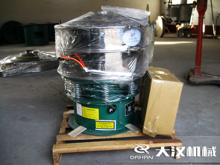 三氯蔗糖粉超聲波振動篩采用不銹鋼+碳鋼材質的產品能夠更好的節省成本，同時能夠達到想要的篩分效果。